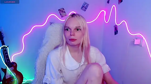 Snapshot of Emily_Nyaffee chatting on 11-05-25, 01:03 Emily Nyaffee online show from 11-05-25, 01:03