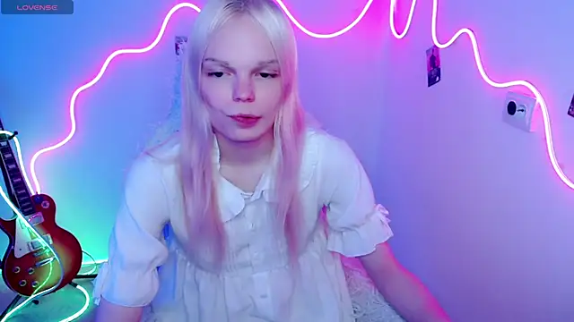 Snapshot of Emily_Nyaffee chatting on 10-17-25, 11:06 Emily Nyaffee online show from 10-17-25, 11:06