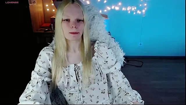 Snapshot of Emily_Nyaffee chatting on 03-20-25, 07:14 Emily Nyaffee online show from 03-20-25, 07:14