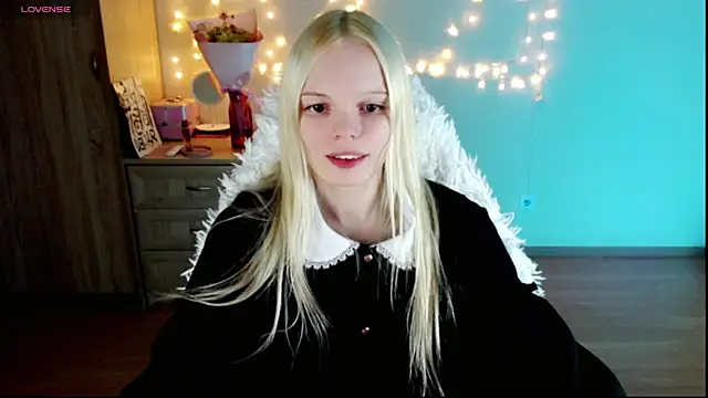 Snapshot of Emily_Nyaffee chatting on 03-01-25, 08:21 Emily Nyaffee online show from 03-01-25, 08:21