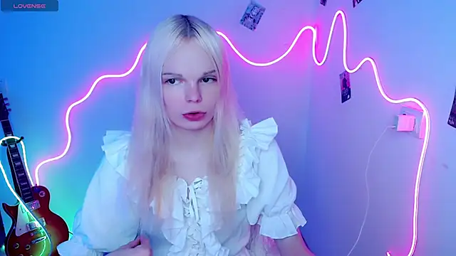 Snapshot of Emily_Nyaffee chatting on 10-27-25, 06:42 Emily Nyaffee online show from 10-27-25, 06:42