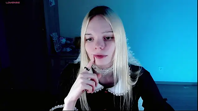 Snapshot of Emily_Nyaffee chatting on 02-21-25, 01:22 Emily Nyaffee online show from 02-21-25, 01:22