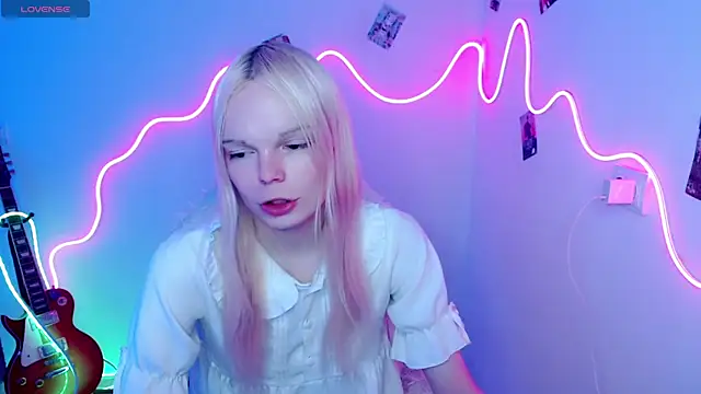 Snapshot of Emily_Nyaffee chatting on 10-25-25, 11:20 Emily Nyaffee online show from 10-25-25, 11:20