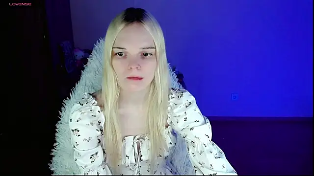 Snapshot of Emily_Nyaffee chatting on 01-18-25, 01:19 Emily Nyaffee online show from 01-18-25, 01:19
