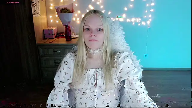 Snapshot of Emily_Nyaffee chatting on 03-12-25, 11:12 Emily Nyaffee online show from 03-12-25, 11:12