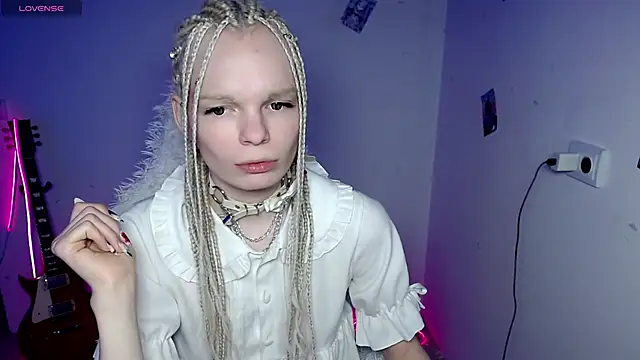 Snapshot of Emily_Nyaffee chatting on 01-07-26, 02:05 Emily Nyaffee online show from 01-07-26, 02:05