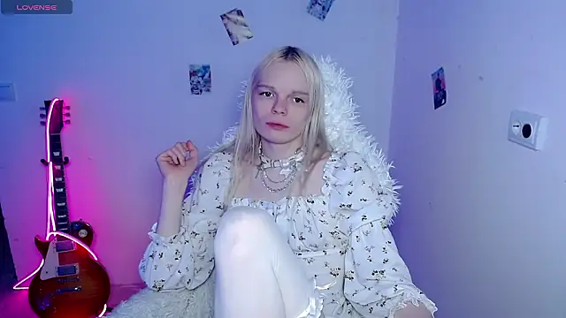 Snapshot of Emily_Nyaffee chatting on 02-02-26, 03:33 Emily Nyaffee online show from 02-02-26, 03:33