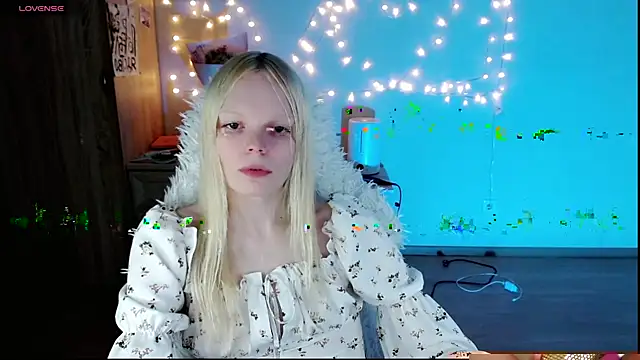 Snapshot of Emily_Nyaffee chatting on 03-23-25, 01:53 Emily Nyaffee online show from 03-23-25, 01:53
