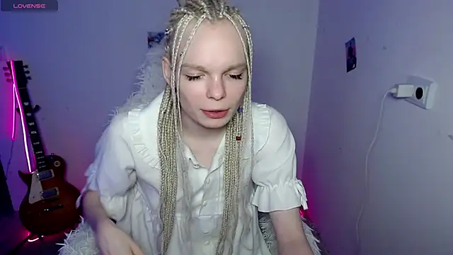 Snapshot of Emily_Nyaffee chatting on 01-10-26, 01:56 Emily Nyaffee online show from 01-10-26, 01:56