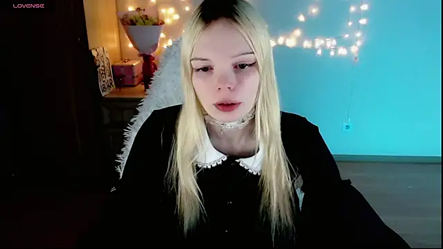 Snapshot of Emily_Nyaffee chatting on 02-24-25, 10:36 Emily Nyaffee online show from 02-24-25, 10:36
