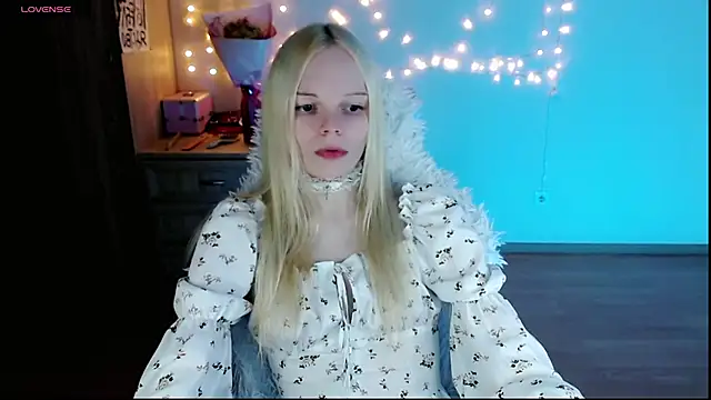 Snapshot of Emily_Nyaffee chatting on 03-14-25, 07:23 Emily Nyaffee online show from 03-14-25, 07:23