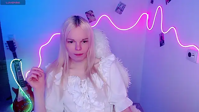 Snapshot of Emily_Nyaffee chatting on 11-10-25, 07:08 Emily Nyaffee online show from 11-10-25, 07:08