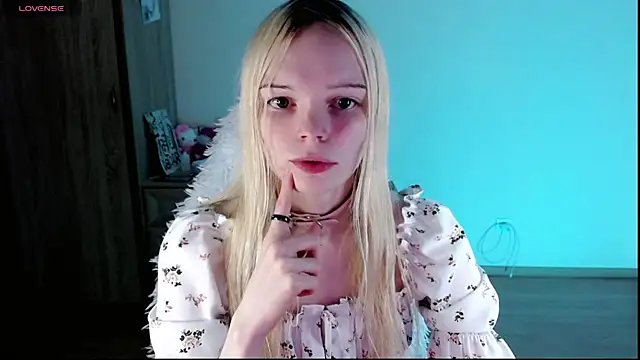 Snapshot of Emily_Nyaffee chatting on 02-08-25, 11:24 Emily Nyaffee online show from 02-08-25, 11:24