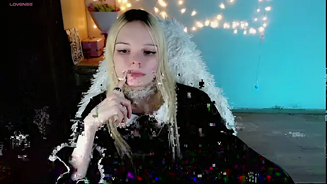 Snapshot of Emily_Nyaffee chatting on 02-25-25, 01:41 Emily Nyaffee online show from 02-25-25, 01:41
