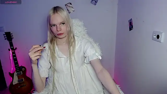 Snapshot of Emily_Nyaffee chatting on 01-15-26, 10:29 Emily Nyaffee online show from 01-15-26, 10:29