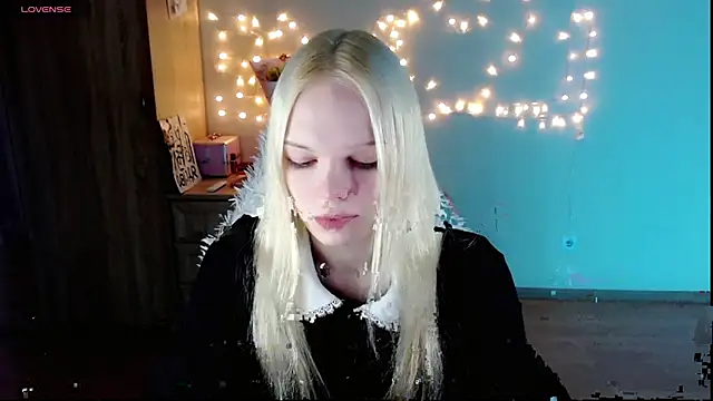 Snapshot of Emily_Nyaffee chatting on 02-26-25, 11:09 Emily Nyaffee online show from 02-26-25, 11:09