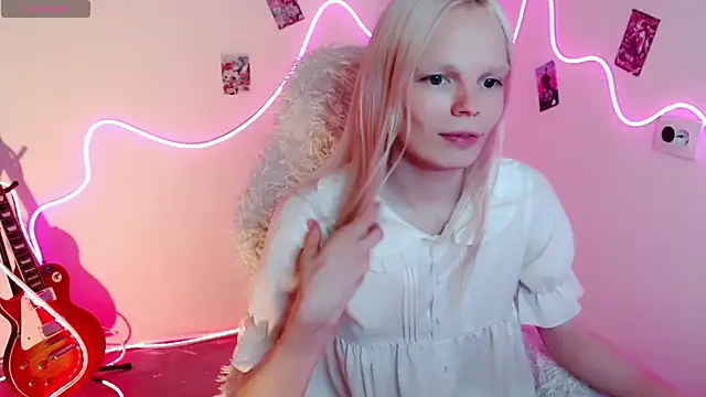 Snapshot of Emily_Nyaffee chatting on 09-10-25, 05:23 Emily Nyaffee online show from 09-10-25, 05:23