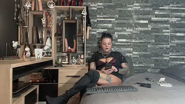 Snapshot of Mistress_Miry chatting on 12-27-24, 04:36 Mistress Miry online show from 12-27-24, 04:36