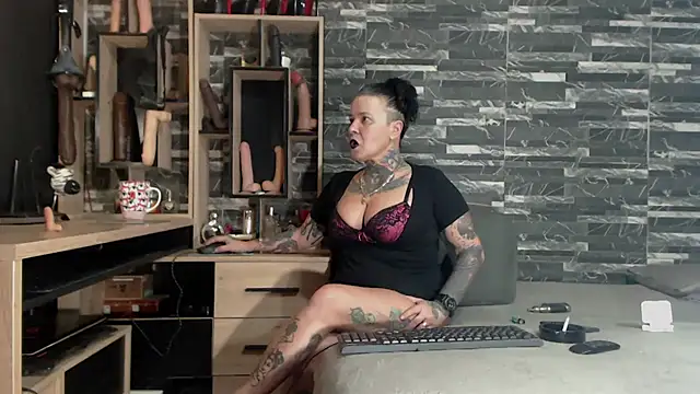Snapshot of Mistress_Miry chatting on 01-18-25, 12:13 Mistress Miry online show from 01-18-25, 12:13