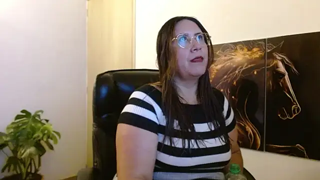 amalia brunette online show from 04-17-26, 09:39