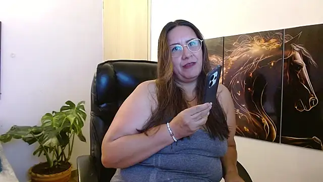Snapshot of amalia_brunette chatting on 04-20-26, 10:00 amalia brunette online show from 04-20-26, 10:00