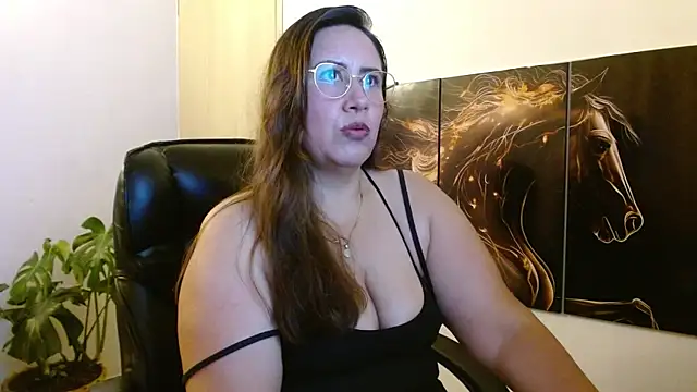 Snapshot of amalia_brunette chatting on 04-26-26, 11:35 amalia brunette online show from 04-26-26, 11:35