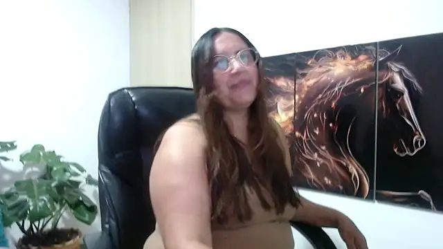 Snapshot of amalia_brunette chatting on 06-16-26, 11:38 amalia brunette online show from 06-16-26, 11:38