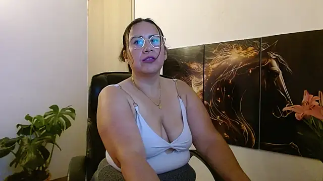 Snapshot of amalia_brunette chatting on 05-04-26, 10:12 amalia brunette online show from 05-04-26, 10:12