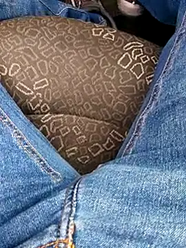 hotman8209 online show from 10-27-25, 02:40