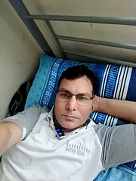 Snapshot of ZIMMY25 chatting on 05-02-26, 02:33 ZIMMY25 online show from 05-02-26, 02:33