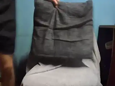 Snapshot of Pol8822 chatting on 09-15-25, 09:37 Pol8822 online show from 09-15-25, 09:37