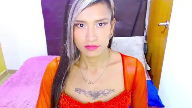 Snapshot of Queen_camila chatting on 02-17-25, 09:21 Queen camila online show from 02-17-25, 09:21