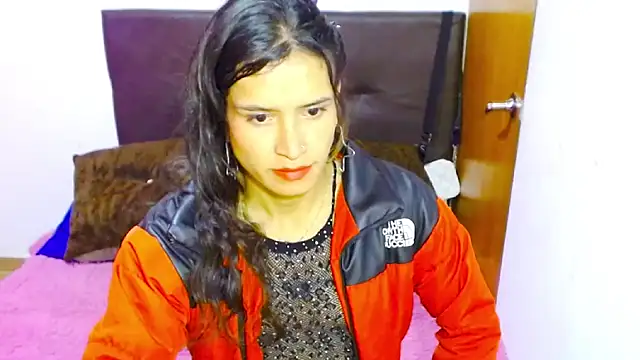 Snapshot of Queen_camila chatting on 01-14-25, 10:17 Queen camila online show from 01-14-25, 10:17