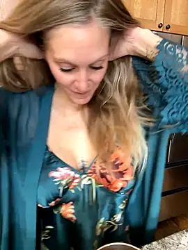 ItsDanniG online show from 11-06-25, 05:28