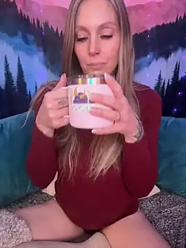 ItsDanniG online show from 11-10-25, 06:13