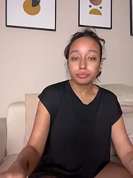 Snapshot of DianaHopson chatting on 05-31-26, 12:38 DianaHopson online show from 05-31-26, 12:38