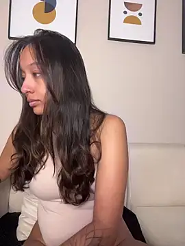 Snapshot of DianaHopson chatting on 05-17-26, 10:48 DianaHopson online show from 05-17-26, 10:48