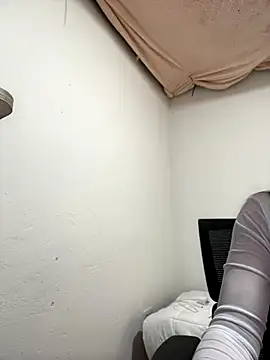 lilian prada online show from 11-04-25, 07:28