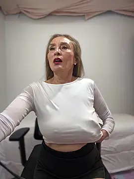 lilian prada online show from 11-02-25, 07:52