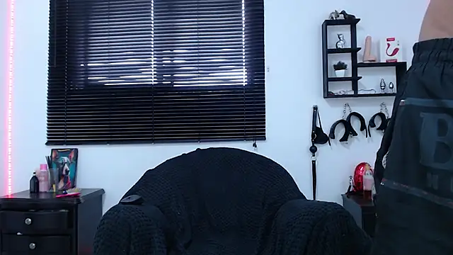 KinkyAllisonSub online show from 02-05-25, 06:37