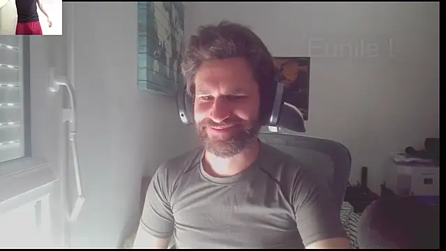 Snapshot of EunileDiff chatting on 07-20-26, 11:01 EunileDiff online show from 07-20-26, 11:01