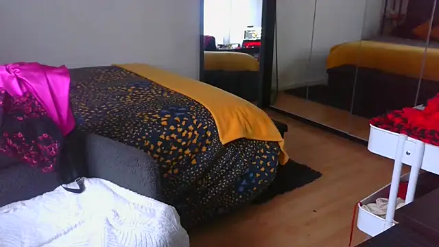 Snapshot of sarametisse26 chatting on 02-12-26, 08:03 sarametisse26 online show from 02-12-26, 08:03