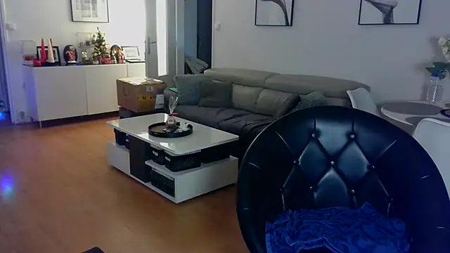 sarametisse26 online show from 12-05-25, 07:07