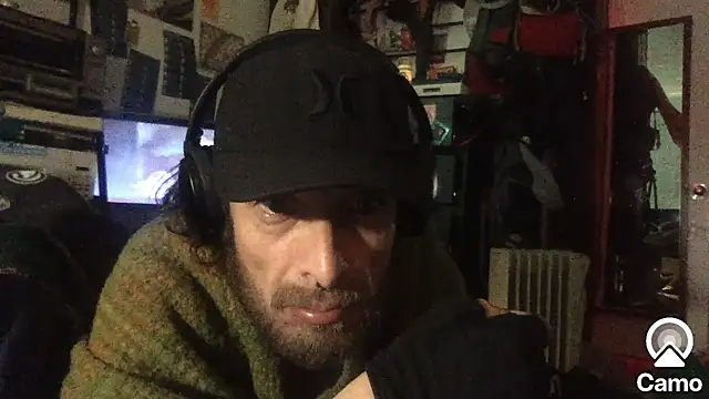 Snapshot of DownstairsSky chatting on 10-28-25, 02:12 DownstairsSky online show from 10-28-25, 02:12