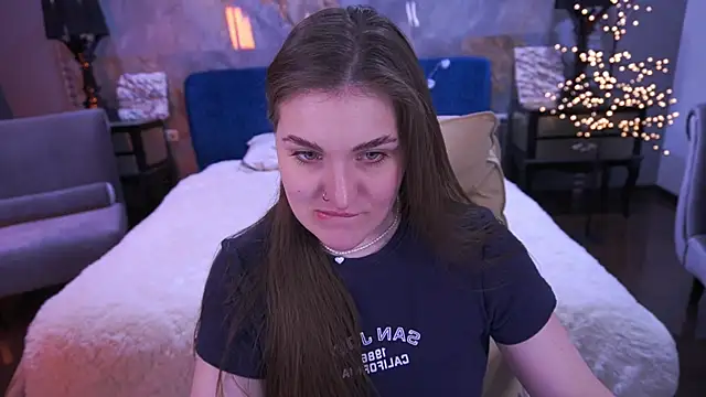 EmmyCharmm online show from 04-08-26, 05:42