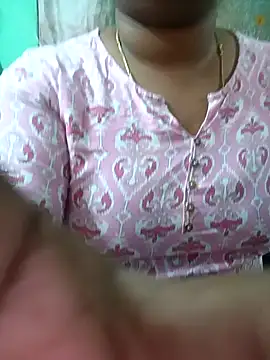 Snapshot of Honey-bujji chatting on 01-05-25, 10:10 Honey-bujji online show from 01-05-25, 10:10