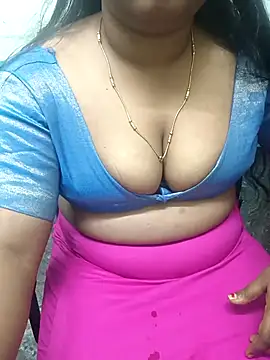 Snapshot of Honey-bujji chatting on 02-18-25, 12:05 Honey-bujji online show from 02-18-25, 12:05