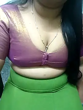 Snapshot of Honey-bujji chatting on 02-03-25, 04:31 Honey-bujji online show from 02-03-25, 04:31