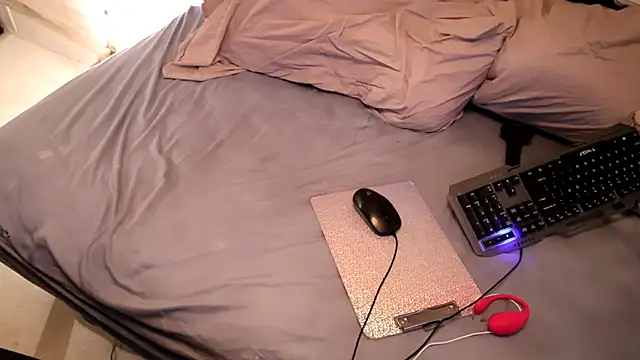 xxpixeyxx online show from 11-29-25, 04:23