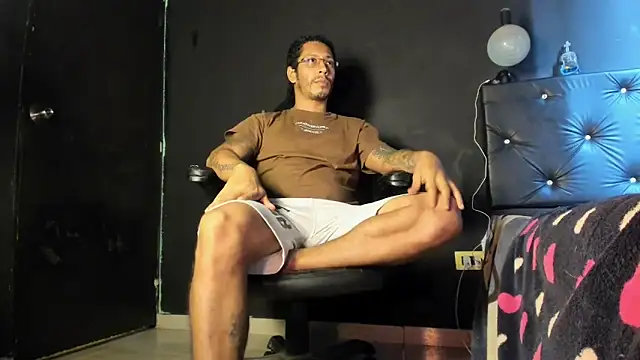 Snapshot of FuckHardlove chatting on 06-09-26, 03:57 FuckHardlove online show from 06-09-26, 03:57